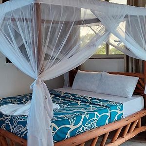 Zimmer mit Kingsize-Bett
